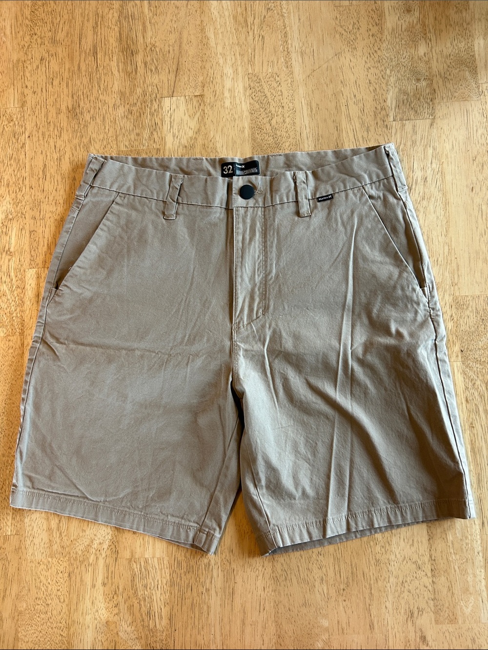 Hurley Men's Tan Flat-Front Shorts
